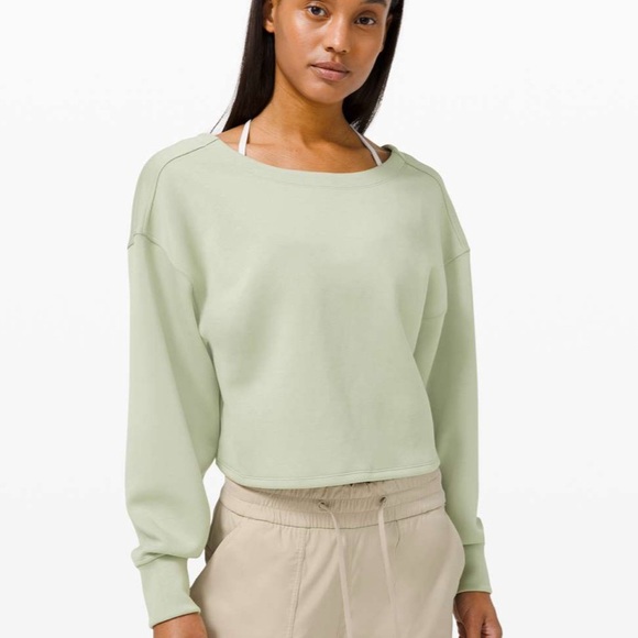 Lululemon Twist Back-to-Front Pullover
Green Fern-flawed - Picture 2 of 8
